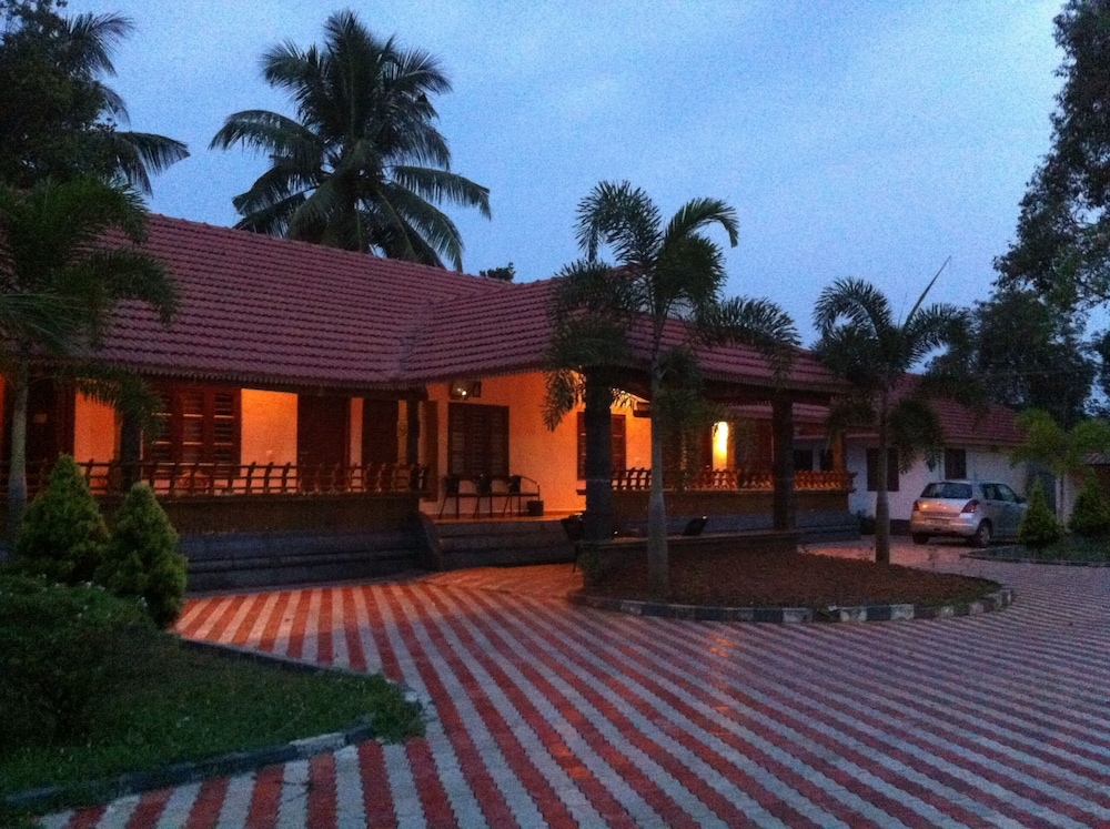 Baywatch Beach Resort 2/45