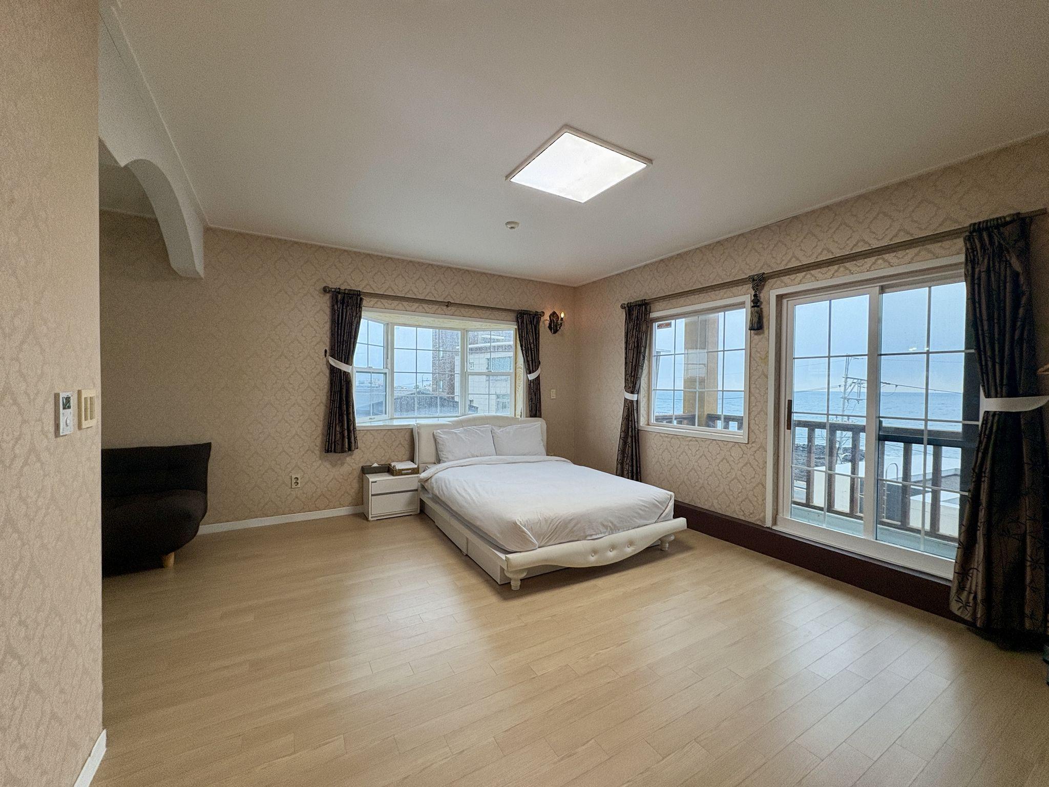 Gold, Ocean View