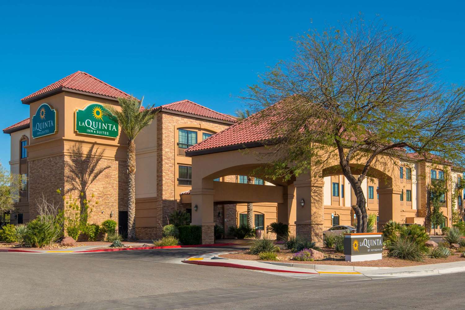 La Quinta Inn & Suites by Wyndham Las Vegas Airport South 2/46