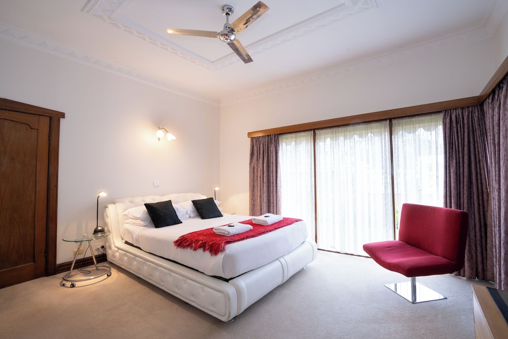 York House, 2 Queen and Twin Beds