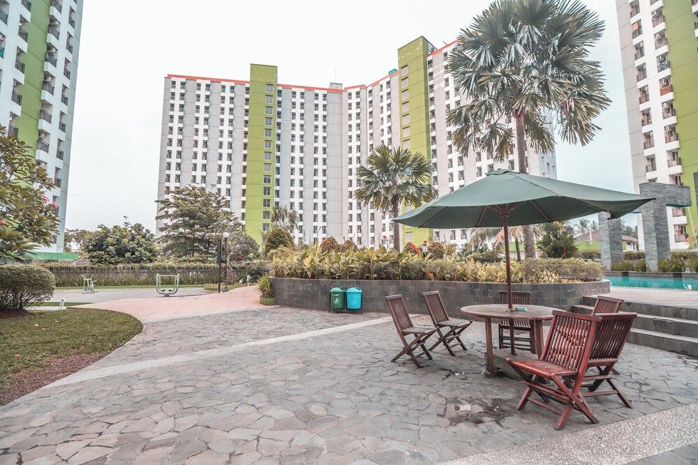 OYO 498 Green Lake View Ciputat 64/65