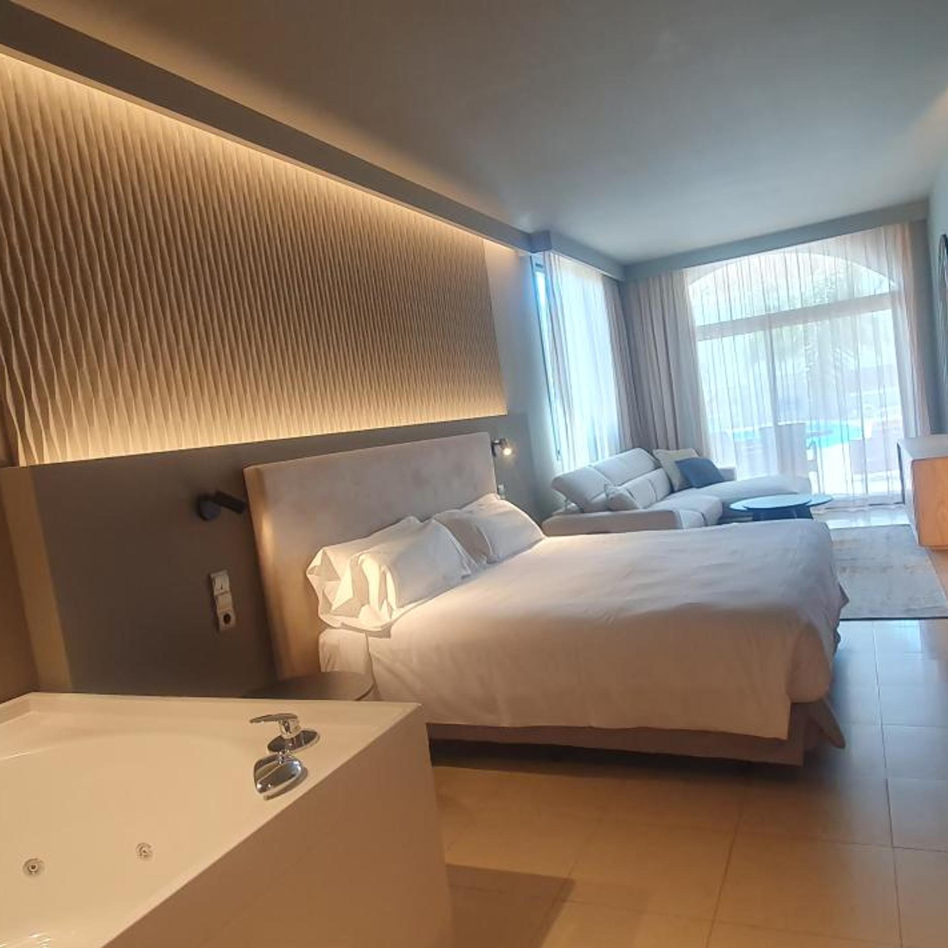 Deluxe, King Bed, Sea View, Terrace, Pool Access