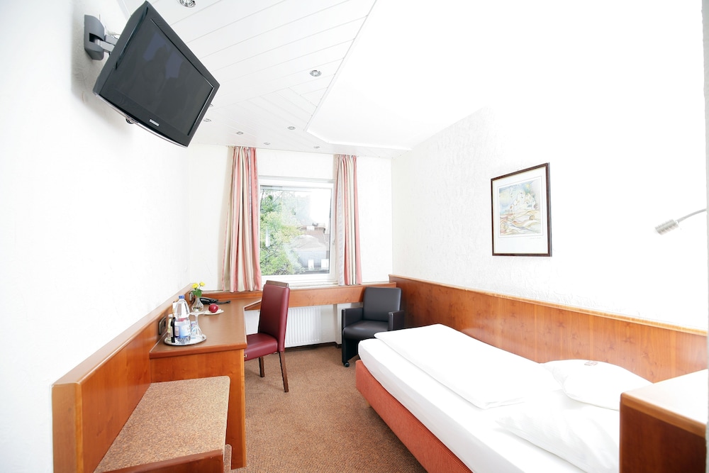 Badhotel Restaurant Stauferland 26/75