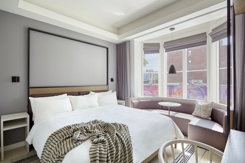 907 Main 30/52