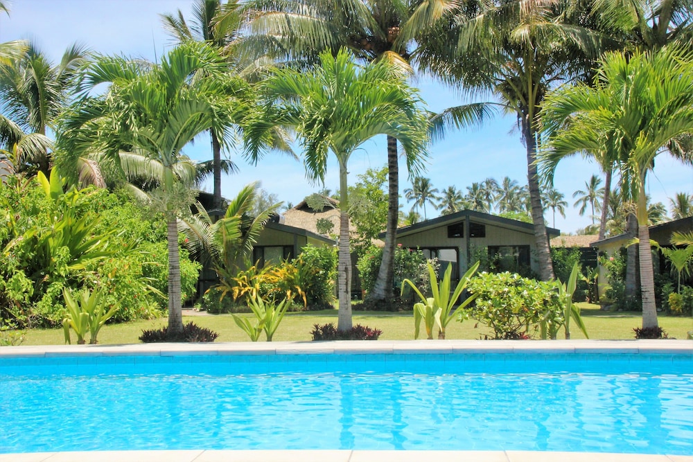 Muri Beach Resort 68/75