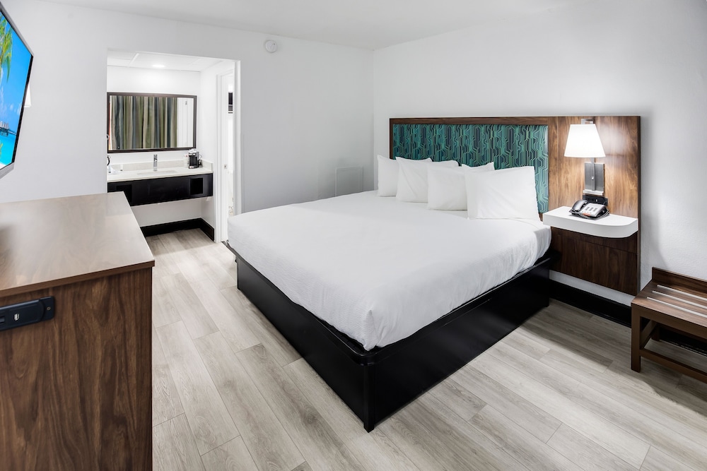 Blu Atlantic Oceanfront Hotel Suites 13/59