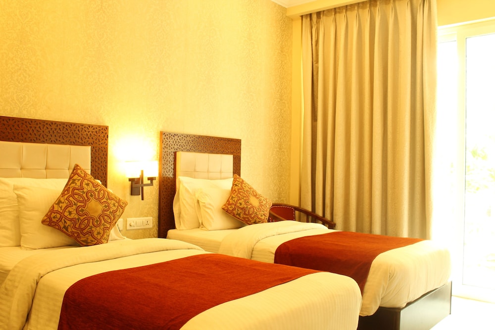 Surya Hotel 26/74