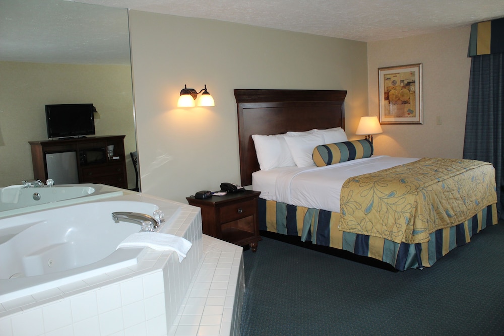 Suburban Studios Branson On The Strip 8/21