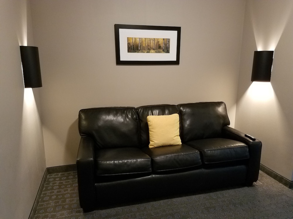 Okoboji Inn And Suites 30/52