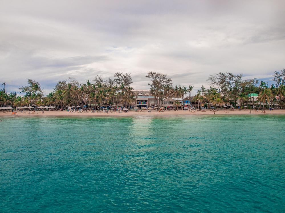 Boracay Uptown 37/43