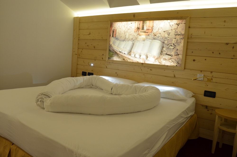 HOTEL LADINA 23/56