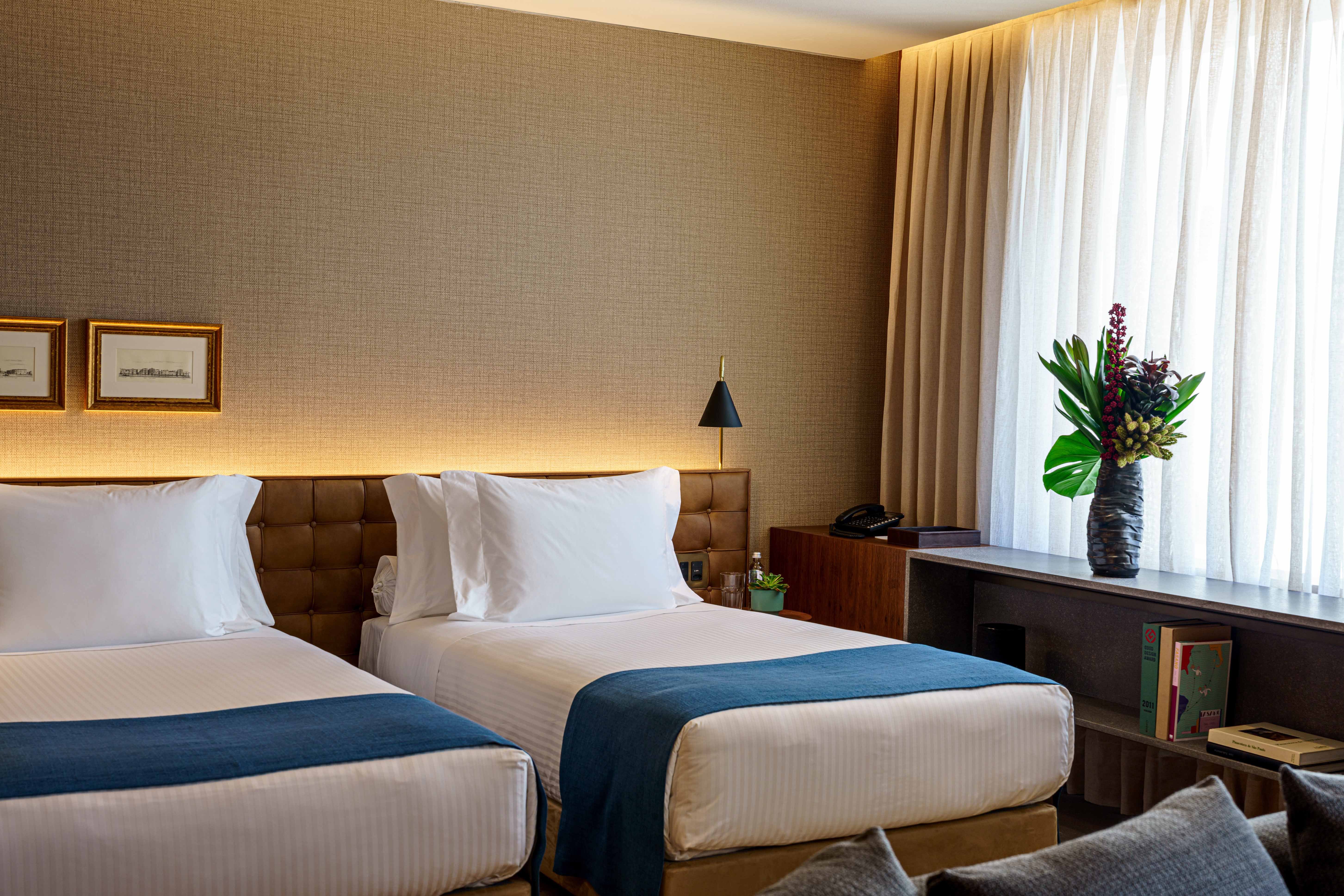 JUNIOR SUITE, KING BED