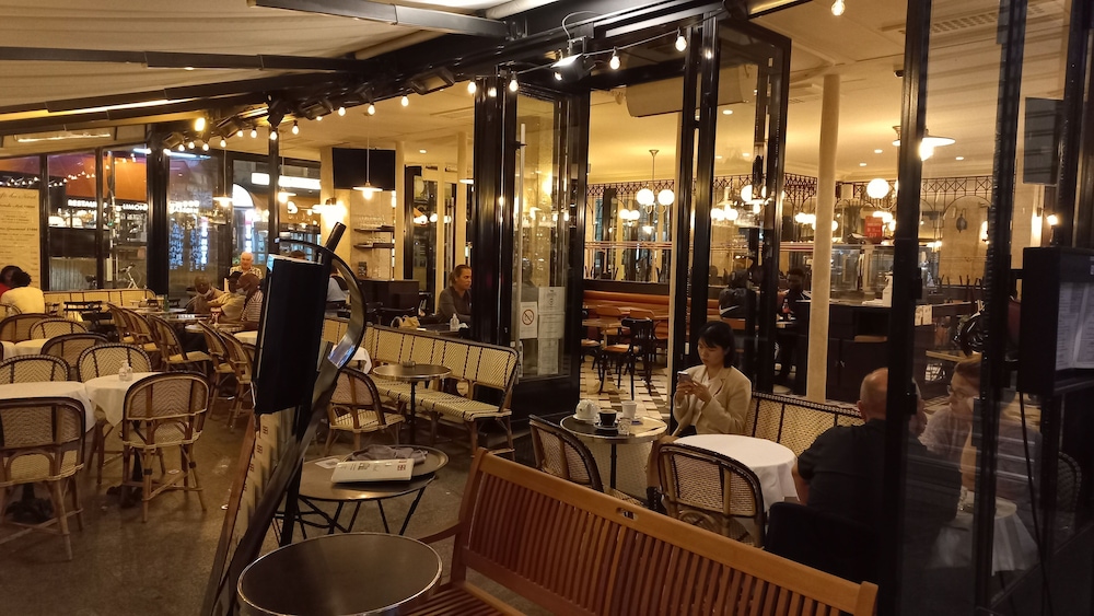 Hotel de Paris Nord 30/33