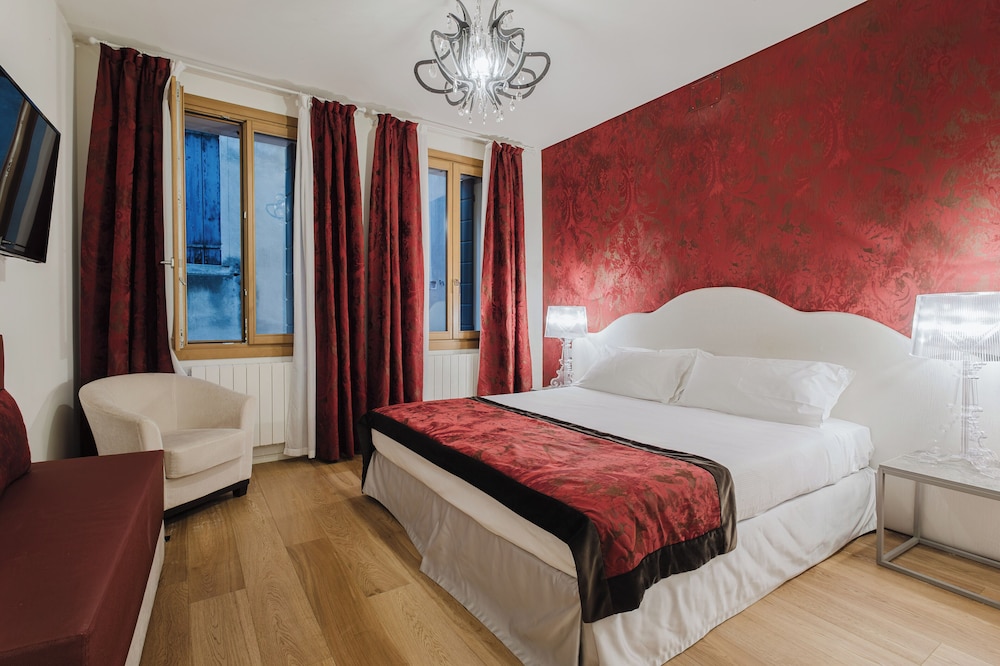 1 BEDROOM, SUPERIOR, APARTMENT
