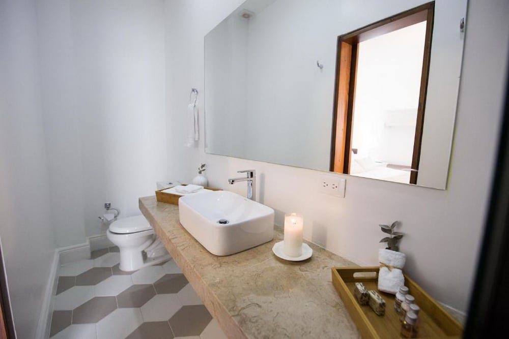 LECLERC HOTEL BOUTIQUE 44/70