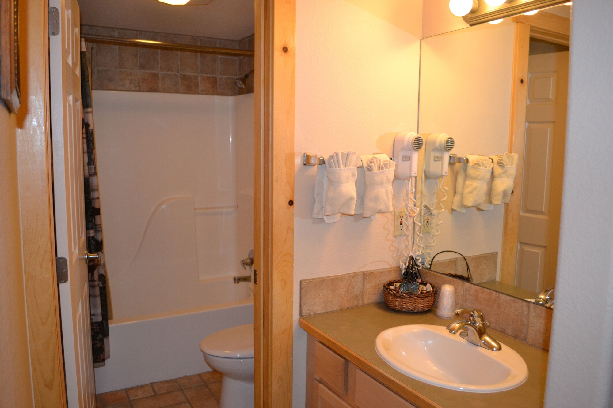 2 Bedrooms, Deer, Premium, Suite, Queen and Twin Beds, Sofa
