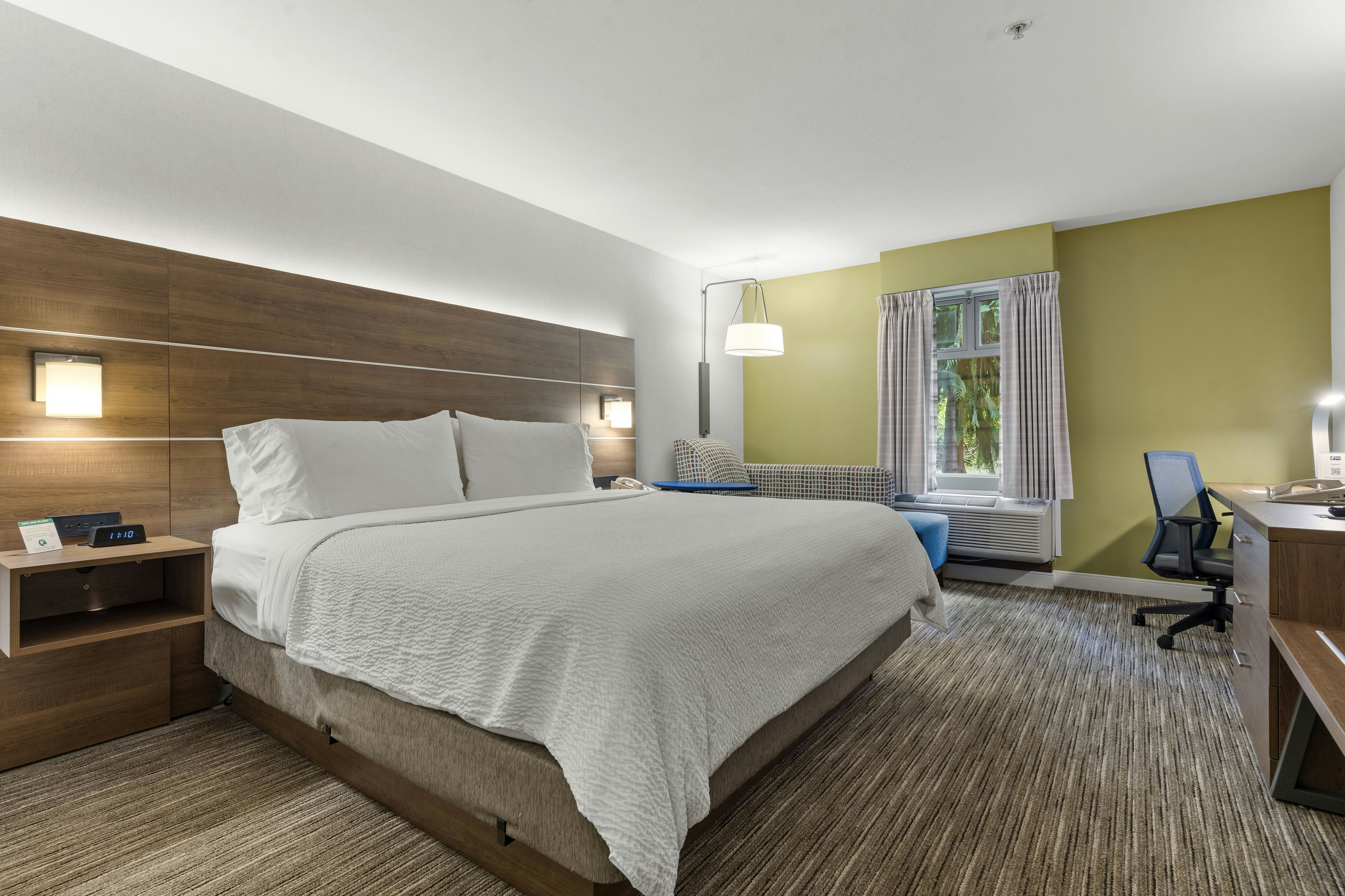 Holiday Inn Express Suites Surrey 13/50