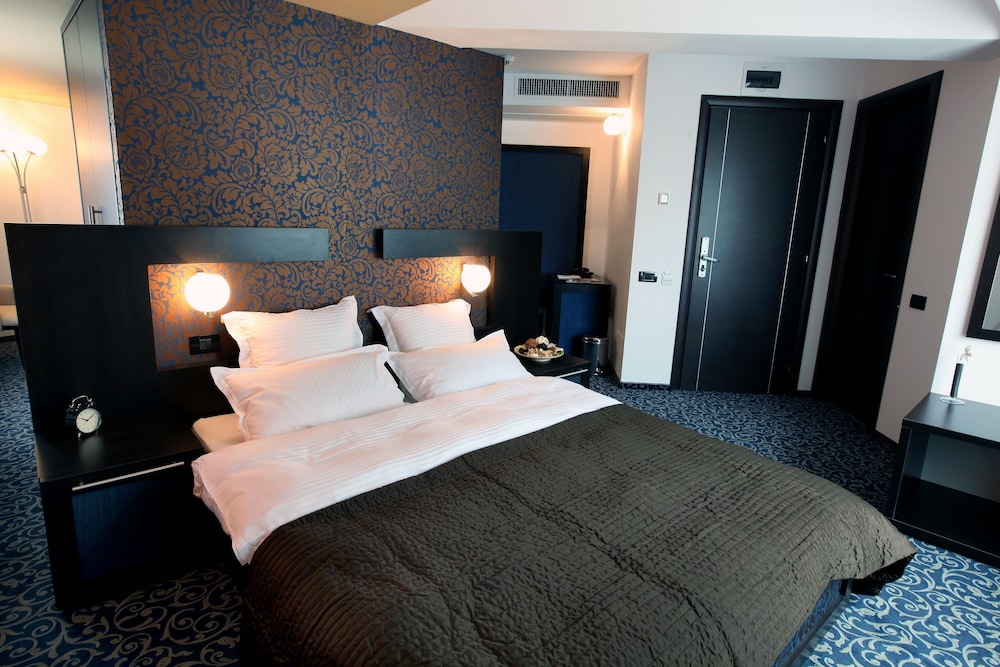 Ambiance Hotel 13/26