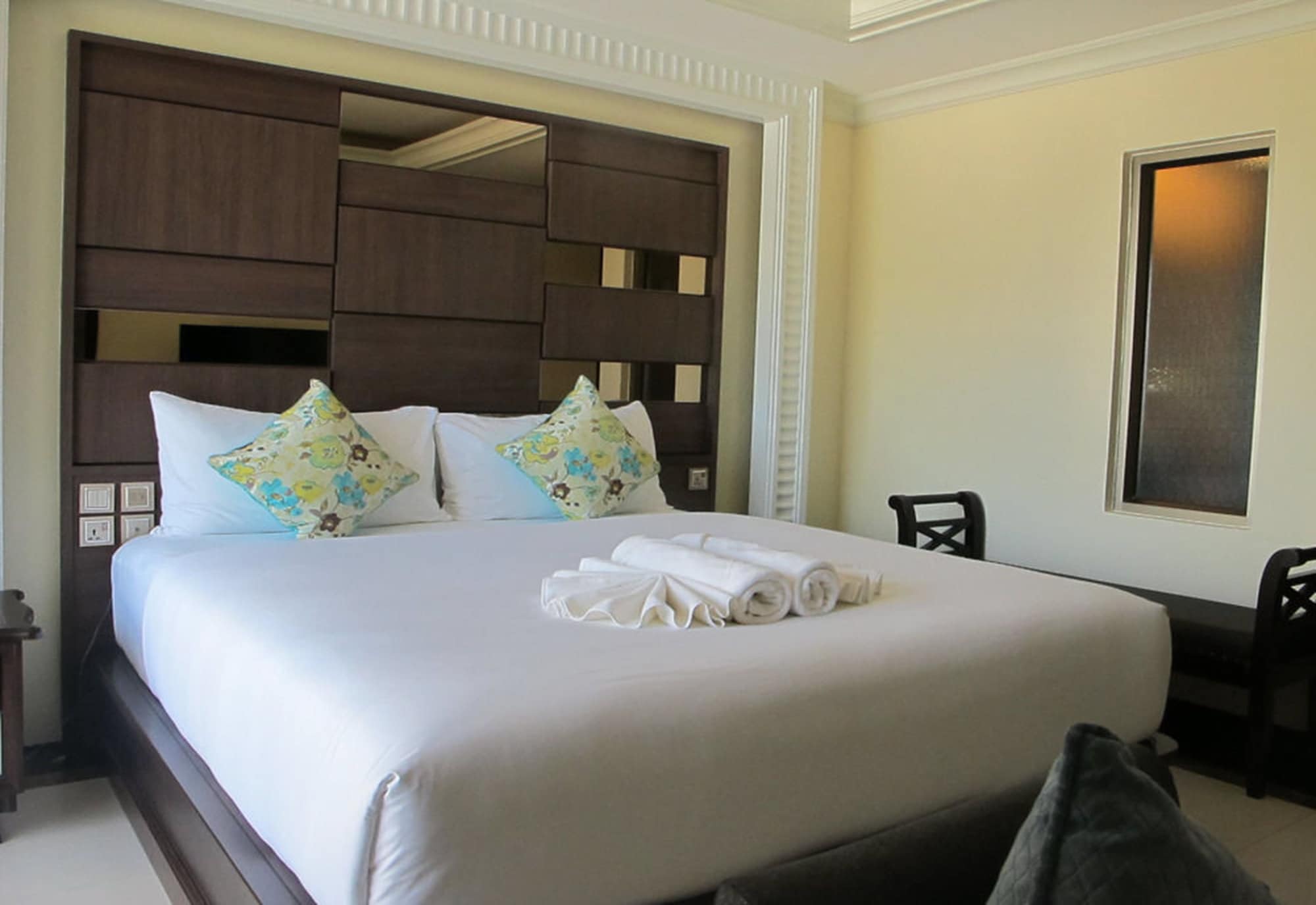 DELUXE, DOUBLE BED, CITY VIEW