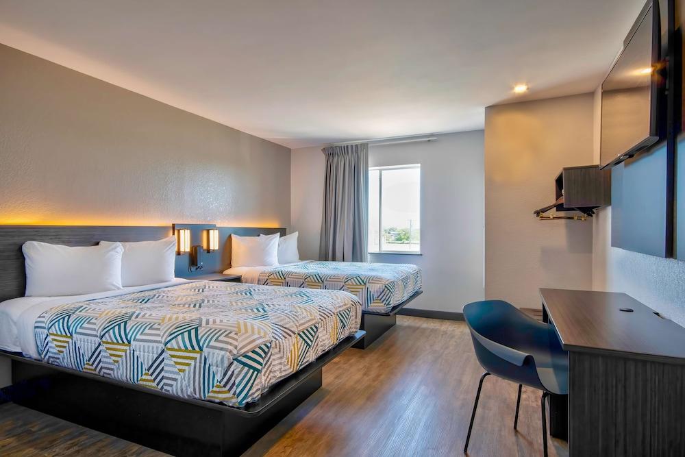 2 Full Beds Non-Smoking