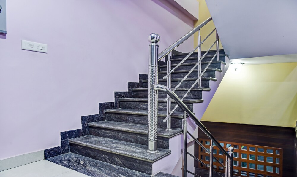 Oyo Rooms Sargam Cinemas 43/50