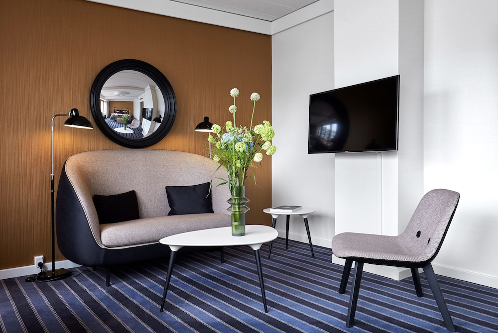 Imperial Hotel 30/40