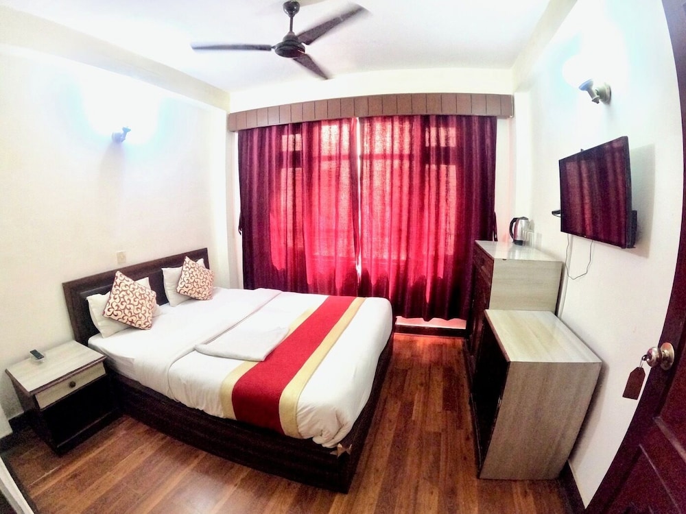 DELUXE, DOUBLE BED, PRIVATE BATHROOM