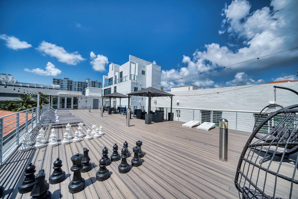 Samantha Apartments by Lowkl 39/46