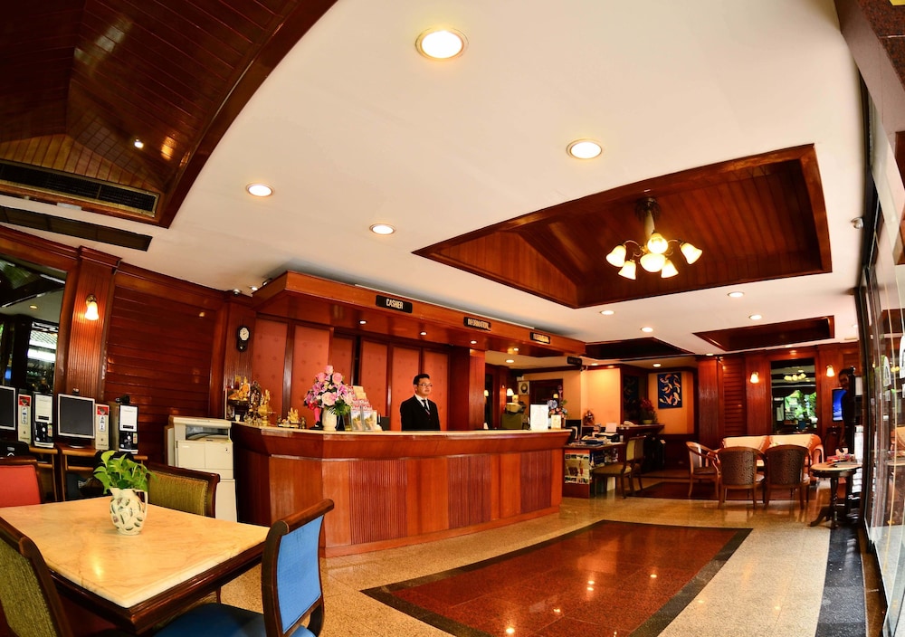 Silom Village Inn 13/32