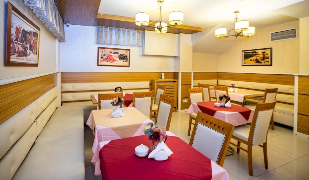 My Rose Hotel 33/44