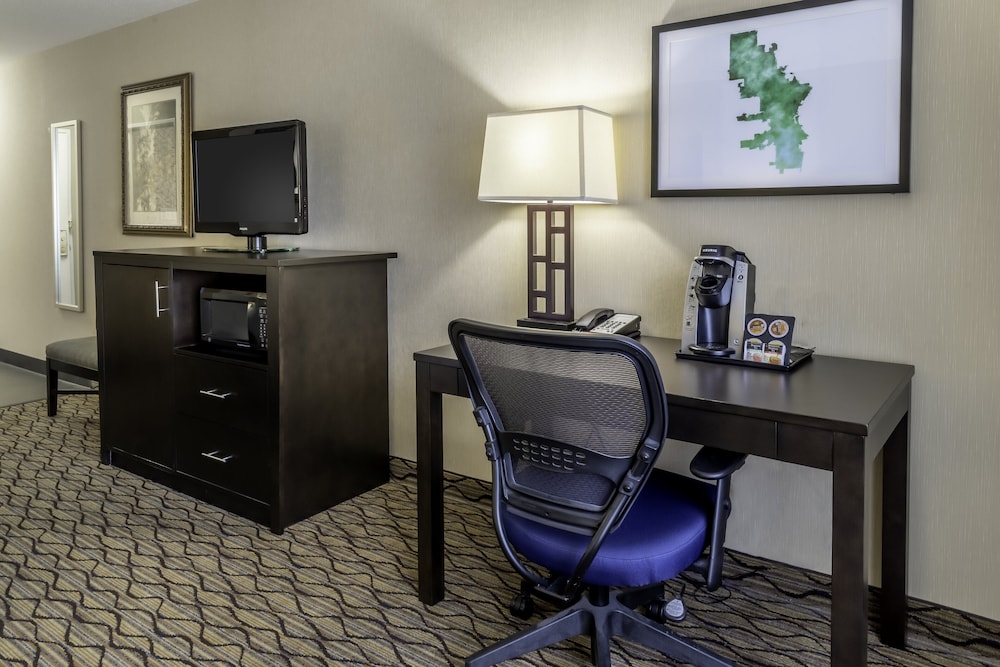 Holiday Inn Hotel And Suites Milwaukee Airport 32/36