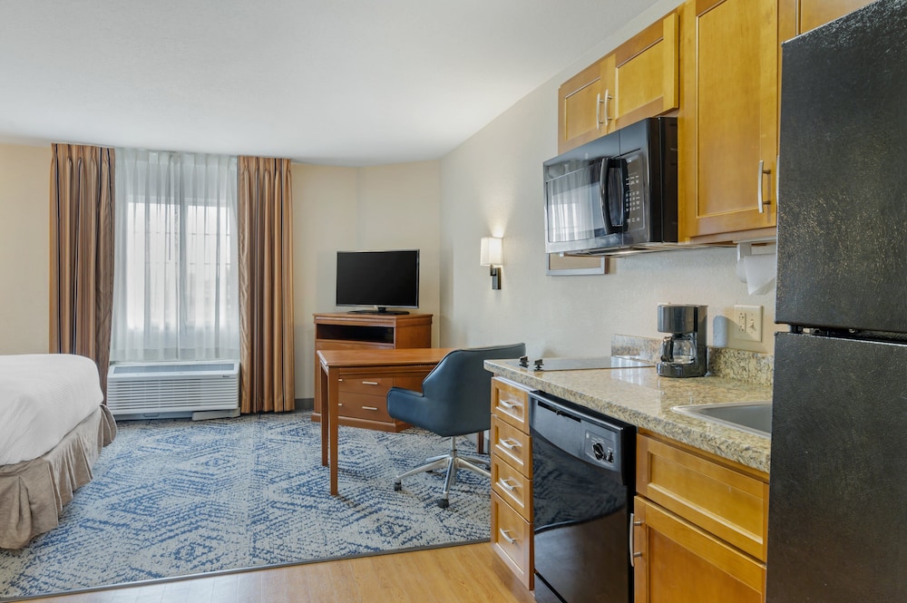 Candlewood Suites Indianapolis East 42/52
