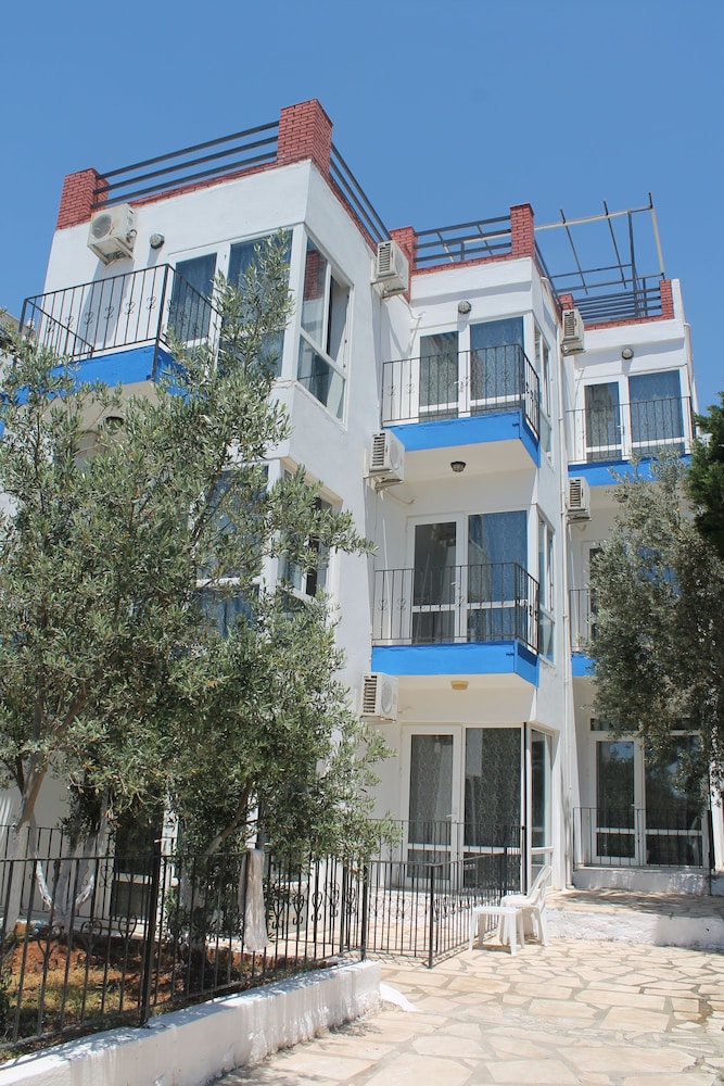 Lizo Hotel 4/38