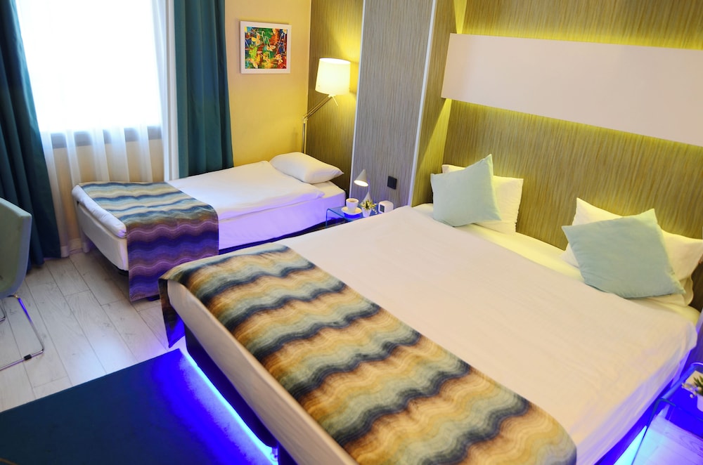 STANDARD, DOUBLE BED, WITH EXTRA BED