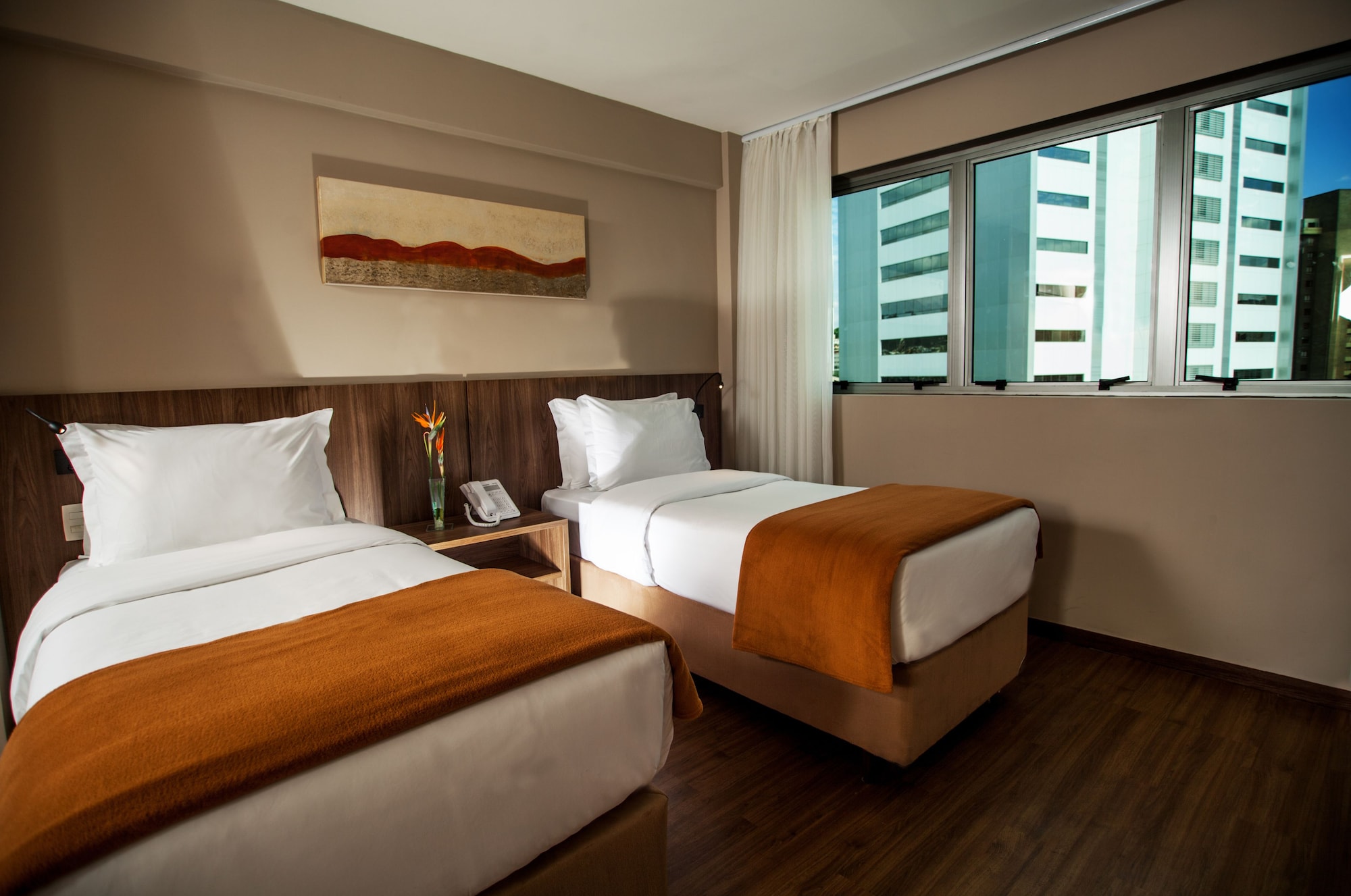 DELUXE, TWIN BEDS