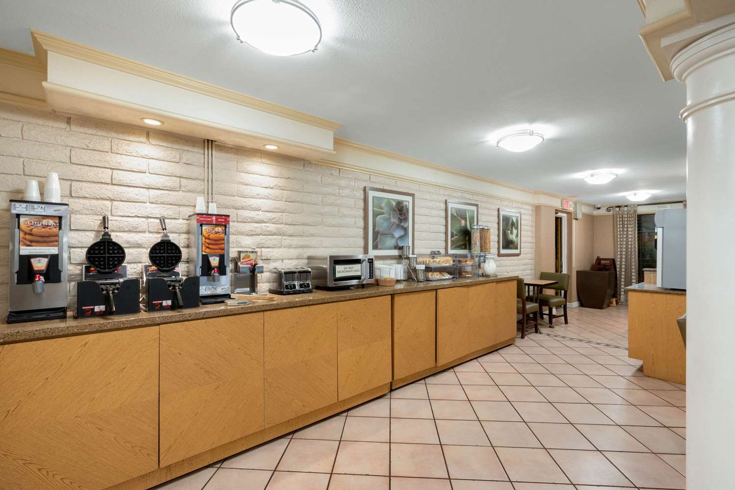 La Quinta Inn Phoenix Sky Harbor Airport 4/40