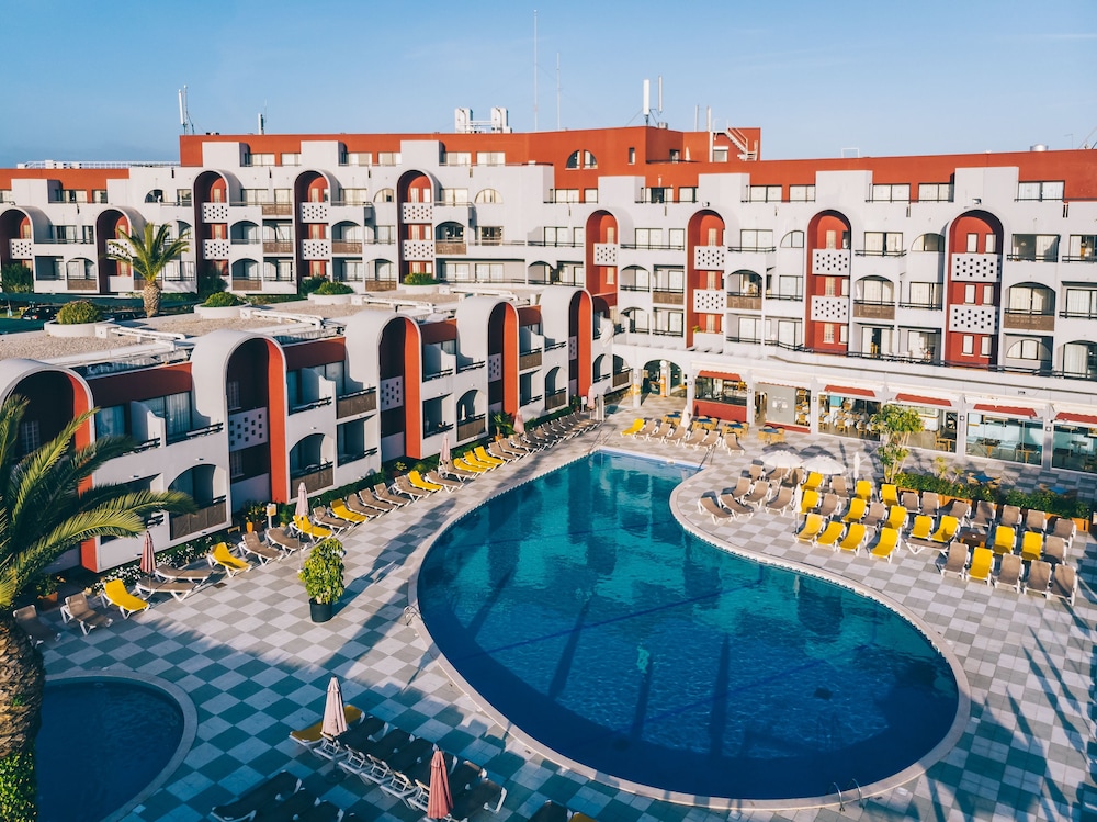 Muthu Oura Praia Hotel Apartments 48/50