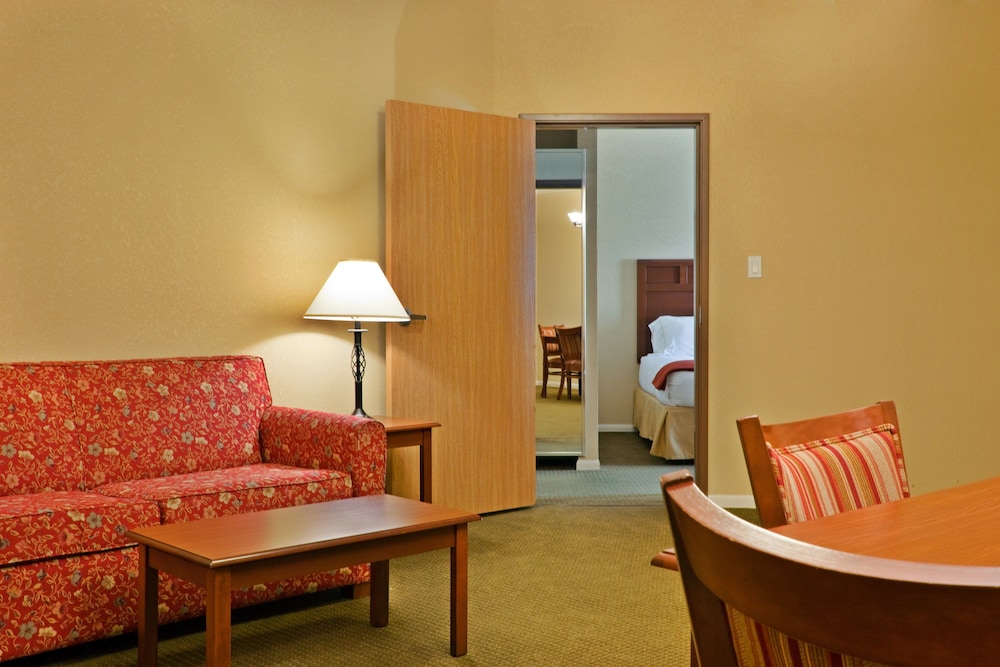 Holiday Inn Express Salado-Belton 28/45