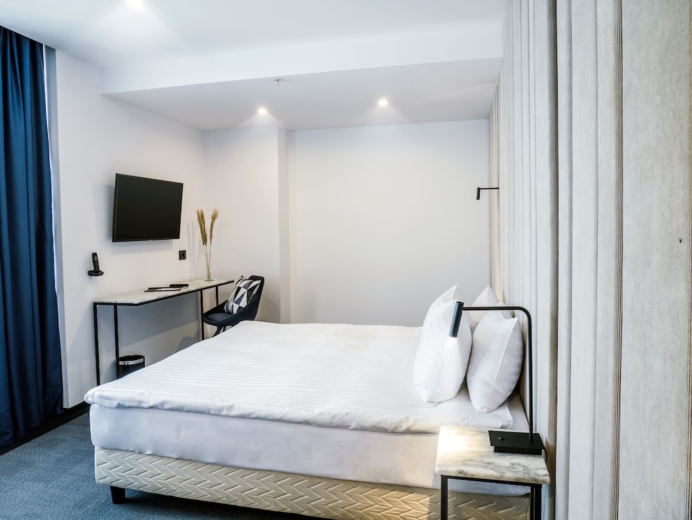 SUPERIOR, DOUBLE BED