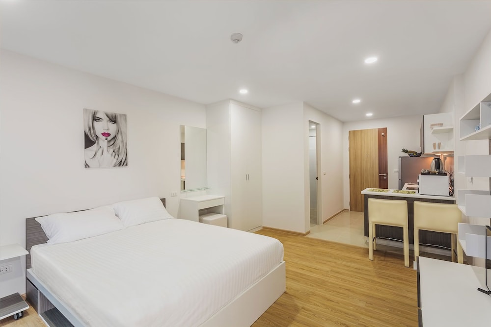 Condo in Kata in Ozone - A519 9/26