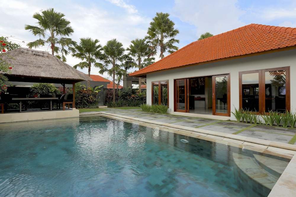 Amore Villas 40/43