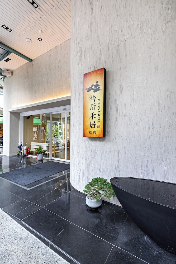 Jing Jing Holiday Hotel 4/46