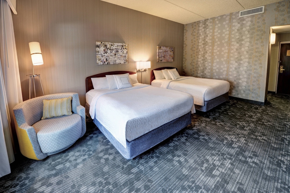 Courtyard By Marriott Wausau 10/44
