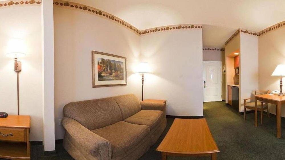 Holiday Inn Express Hotel Suites Winner 46/74