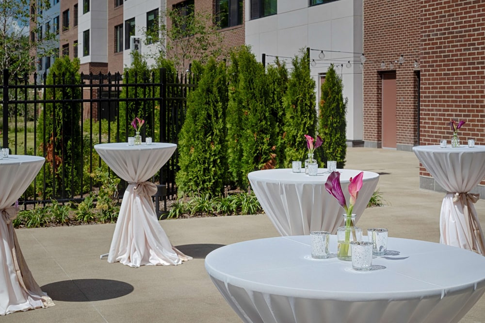 Hyatt House Columbus/OSU-Short North 46/50