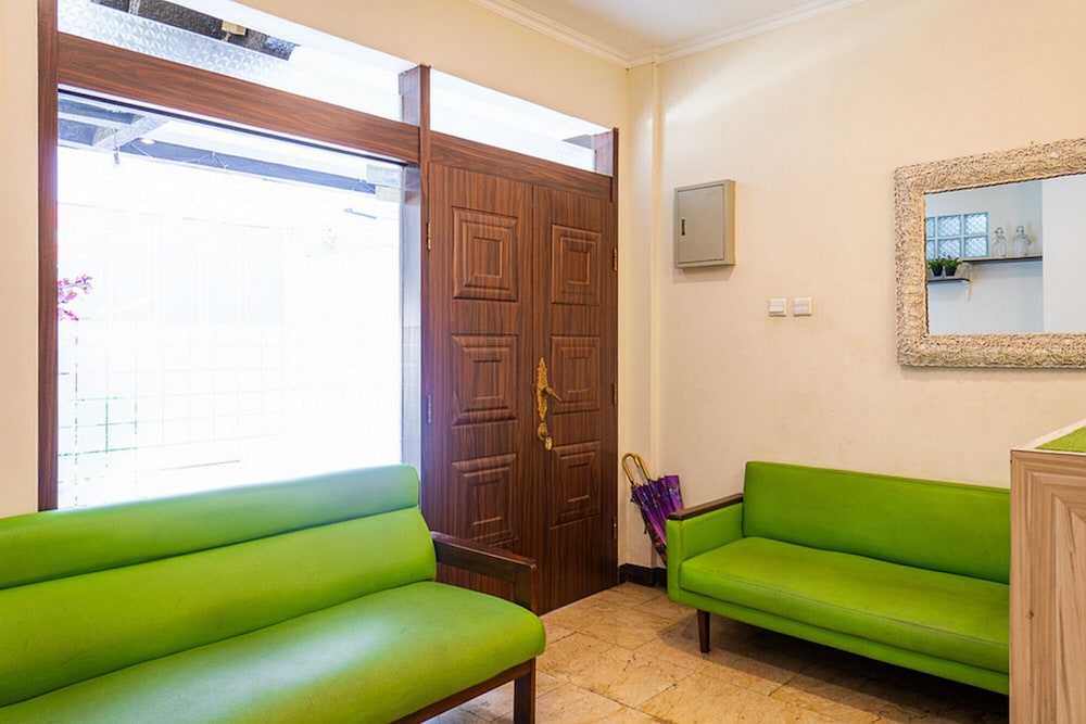 RedDoorz near Alun Alun Bandung 2 20/32