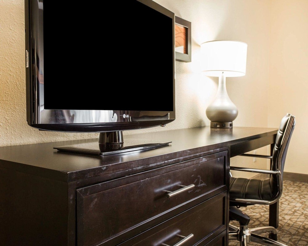 Comfort Inn Suites At Stone Mountain 36/39