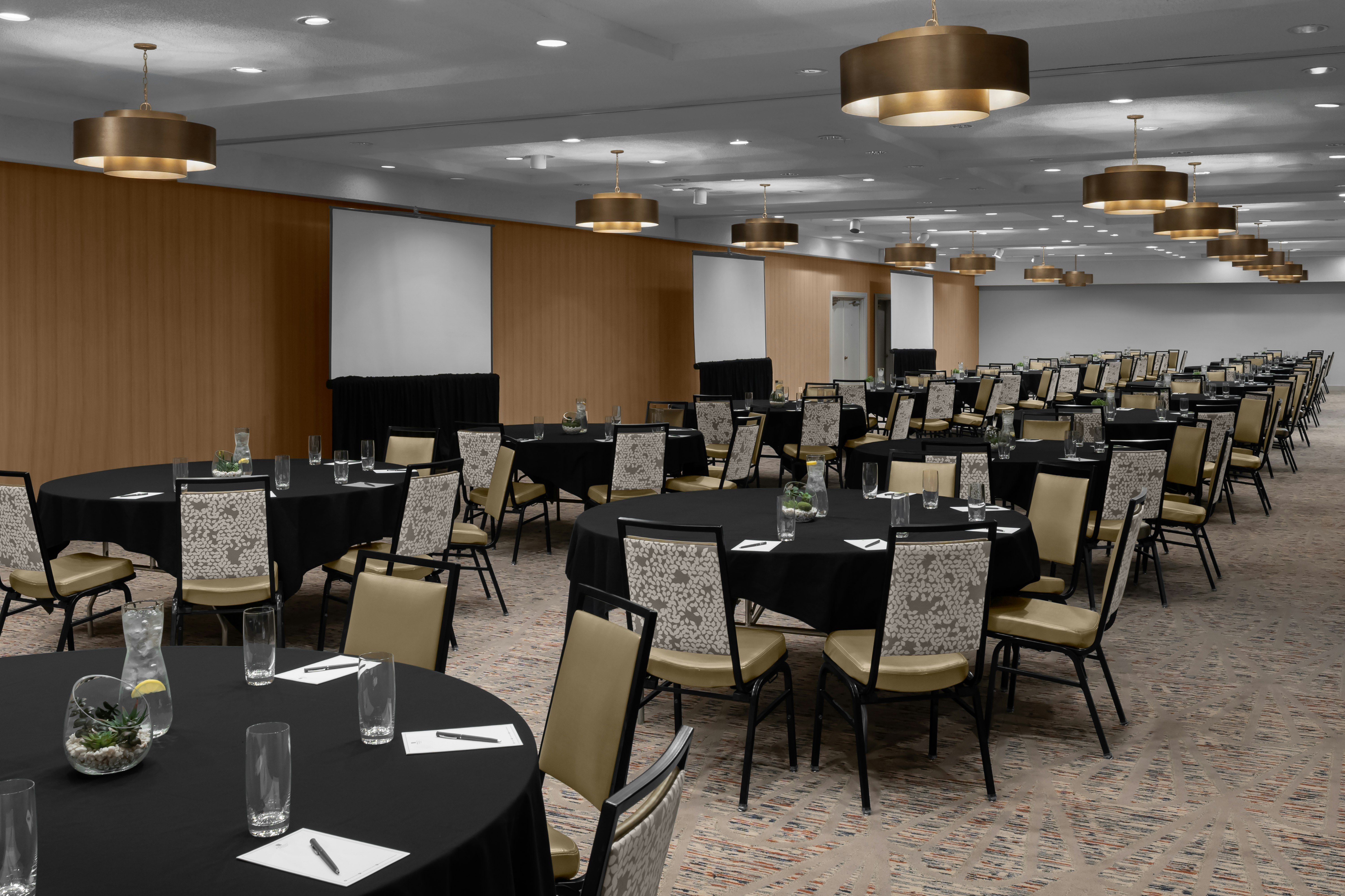 Embassy Suites by Hilton Phoenix Biltmore 30/45