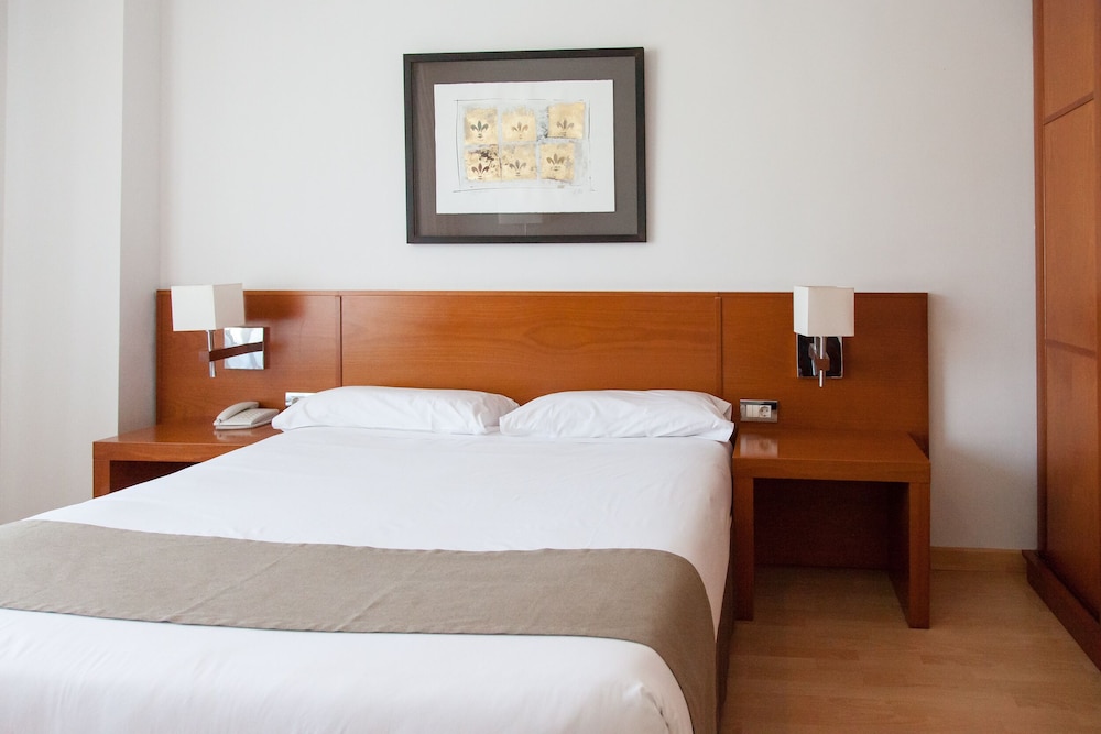 Miera Hotel 8/32