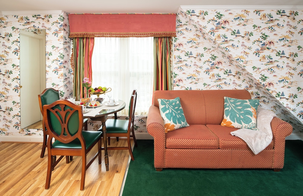 Americas Cup Inn 62/81